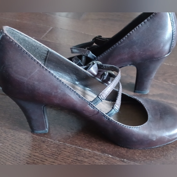 Brown double strap round toe pumps - Picture 2 of 3